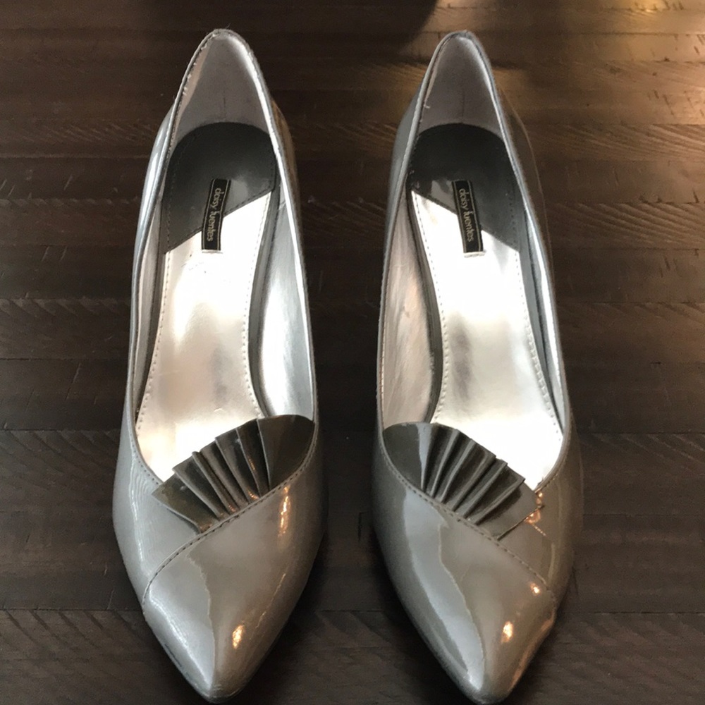Daisy Fuentes Grey Heels